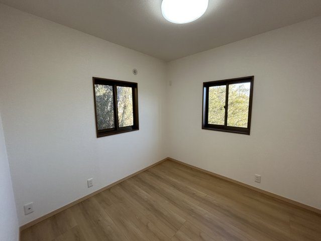 小諸市甲　中古住宅の洋室|2F北東洋室