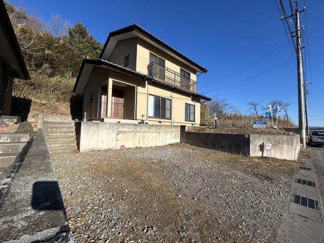 小諸市甲　中古住宅の駐車場