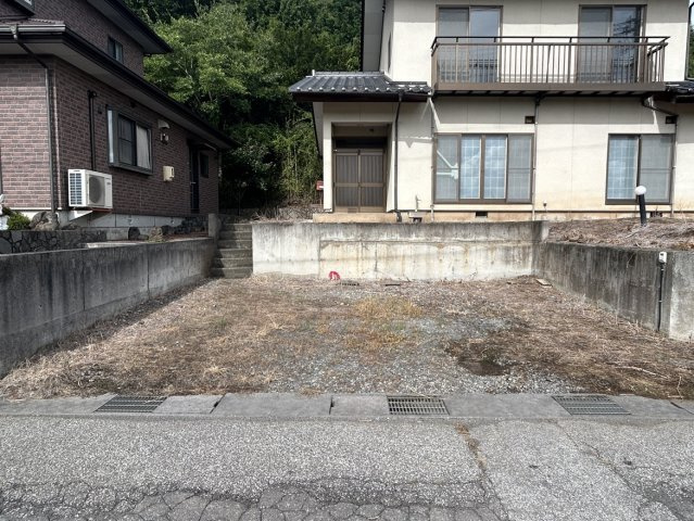 小諸市甲　中古住宅の駐車場