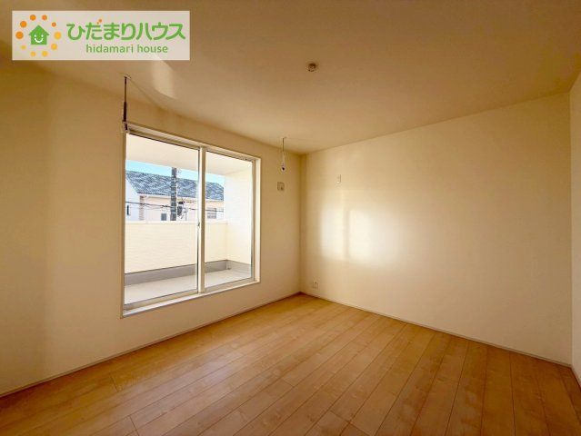 小名浜大原1期　新築戸建　1号棟の寝室|バルコニーに面している居室なので、自然と光が差し込みます。