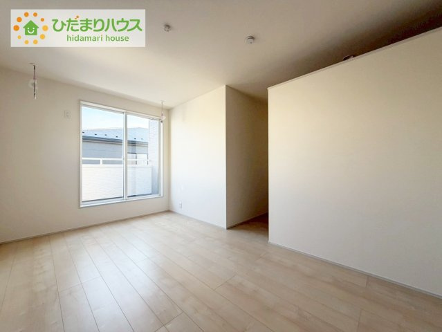 小名浜大原1期　新築戸建　4号棟の寝室|壁紙はシンプルで清潔なホワイトで統一しています。朝の光をたっぷり浴びながら一日をスタート！目覚めは明るくあたたかな場所で。