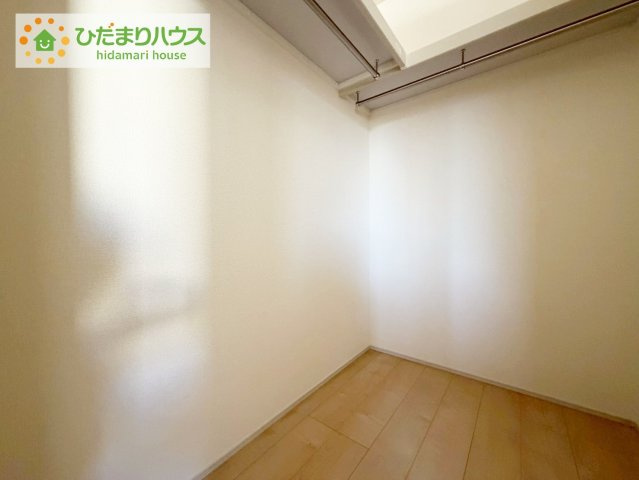小名浜大原1期　新築戸建　4号棟の収納|"ママに人気のウォークインクローゼット付き！
コートやジャケットはもちろん、季節物や布団なども全部収納できちゃいます(^^)/"