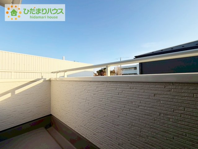 小名浜大原1期　新築戸建　4号棟のバルコニー|お布団など大きいものも、充分に干せる広さがございます。人気のベランピングも楽しめる広さ！自宅のアウトドア空間でゆったり過ごせます。