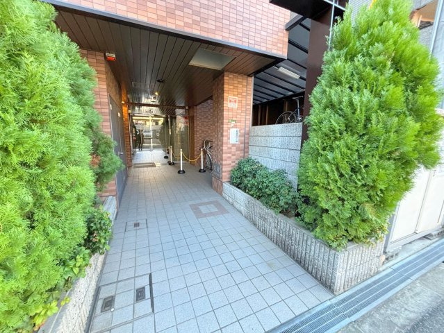 セルヴォワ小松のエントランス