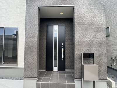 【玄関】 | 豊見城市我那覇（全3棟）1・3号棟 | 3号棟　スマートキー付き♪