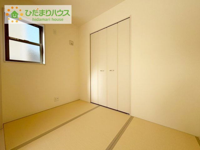 いわき市自由ヶ丘2期　新築戸建　2号棟の和室|リビングに隣接した和室は収納もしっかりと確保されています！