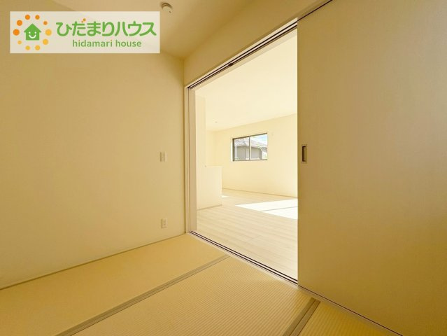 いわき市自由ヶ丘2期　新築戸建　2号棟の和室|リビングと隣り合わせにあるお部屋！扉を閉めれば、来客用の部屋として使えます♪