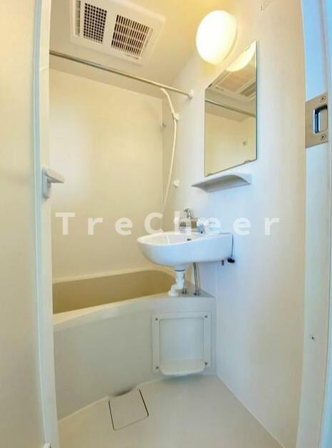 クリスタルコート新江古田の浴室