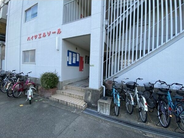 ハイツエルソールのエントランス