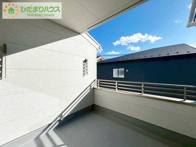 いわき市平下平窪2期　新築戸建　2号棟のバルコニー|お布団など大きいものも、充分に干せる広さがございます。人気のベランピングも楽しめる広さ！自宅のアウトドア空間でゆったり過ごせます。