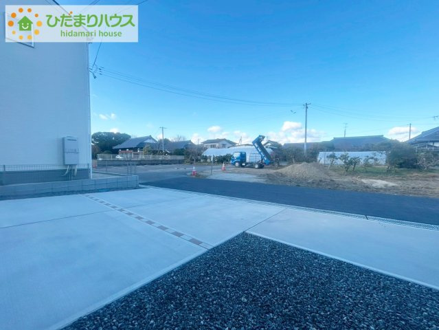 いわき市平下平窪2期　新築戸建　2号棟の駐車場|ゆったりとしたカースペースで、ファミリーカーや軽自動車もラクラク駐車出来ますね♪