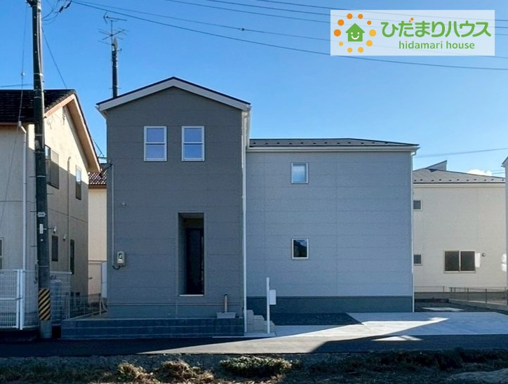 いわき市平下平窪2期　新築戸建　2号棟の外観|白い外観なので明るく清潔な印象を与え、太陽光による日射の影響を軽減する効果が期待できます。