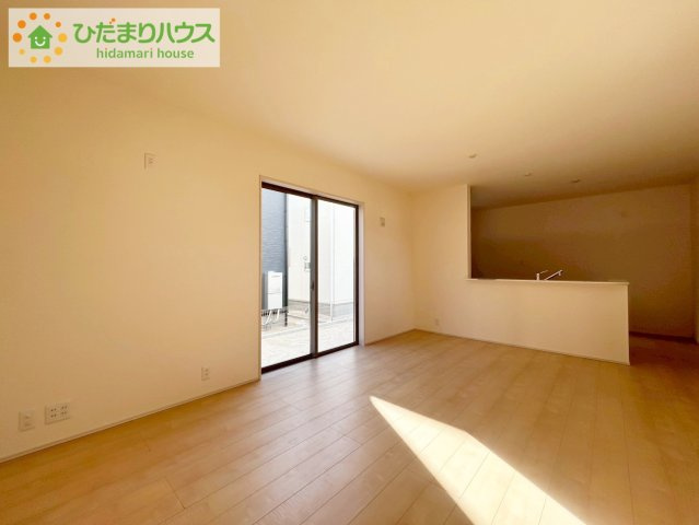 いわき市平下平窪2期　新築戸建　2号棟の居間・リビング|開放感あるLDKを確保！家族が集まるリビングはゆったり過ごしリフレッシュする場として居心地の良い空間にしたいですね。