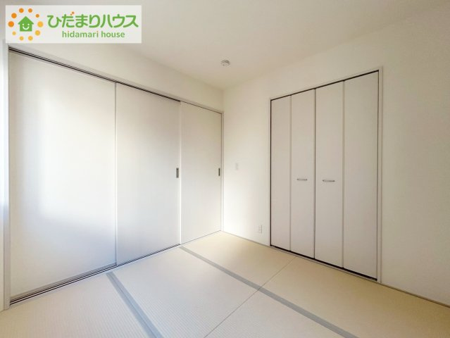 いわき市平下平窪2期　新築戸建　2号棟の和室|リビングと隣り合わせにあるお部屋！扉を閉めれば、来客用の部屋として使えます♪