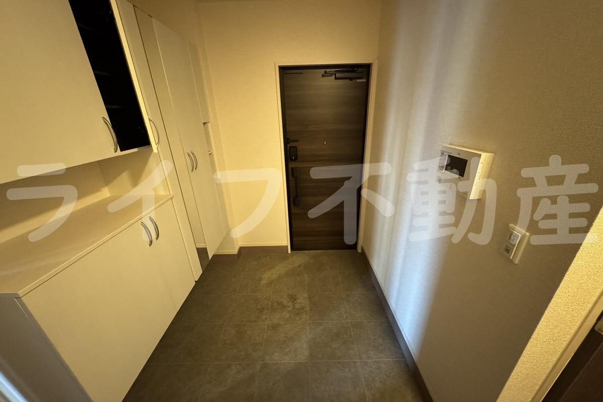 メゾン　クレードルの玄関|収納もある玄関です