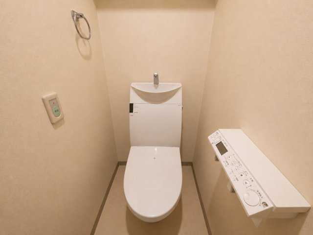 マークタワー銚子銀座のトイレ|※画像の一部はAIを用いて加工・編集しています。実際の状況と異なる場合がありますので、ご了承下さい。