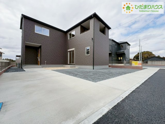 ひたちなか田宮原1期　新築戸建　2号棟の駐車場|時間がない時もらくらくと車の出し入れができる並列駐車場を完備！！