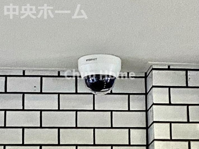 【防犯設備】 | グリーンパーク第15綾瀬 | 【防犯カメラ】何かあった時の大事な証拠になることももちろんなりますが、防犯というくらいですので大事なのは防犯カメラがあることによって抑止力につながることですよね。