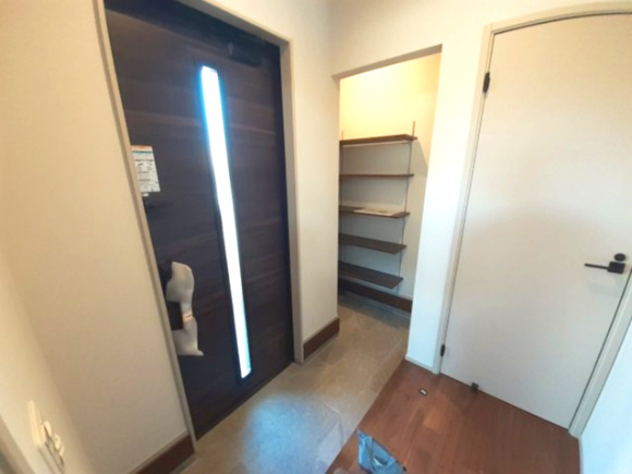 熊本市南区上ノ郷１丁目の新築一戸建の玄関