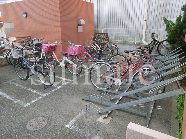 ロジュマン松本のその他共用部分|駐輪スペースです。