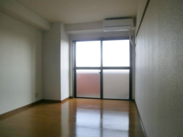 ロジュマン松本の居間・リビング|明るい洋室です♪