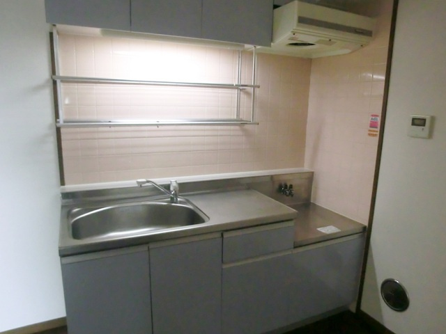 ロジュマン松本のキッチン|ゆとりのキッチンスペースです。