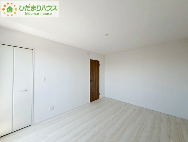 いわき市錦町花ノ井3期　新築戸建　4号棟の寝室|清々しい朝陽が差し込む寝室は、開放感たっぷりで心をリフレッシュしてくれる特別な住空間。家具の配置を自由に楽しむことで、自分だけの快適な居場所を作り出せます！