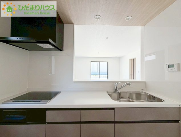 いわき市錦町花ノ井3期　新築戸建　4号棟のキッチン|料理をしながらでも、ご家族との会話を楽しめる対面式キッチン♪
