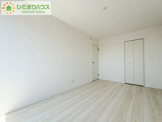 いわき市錦町花ノ井3期　新築戸建　5号棟の寝室|清々しい朝陽が差し込む寝室は、開放感たっぷりで心をリフレッシュしてくれる特別な住空間。家具の配置を自由に楽しむことで、自分だけの快適な居場所を作り出せます！