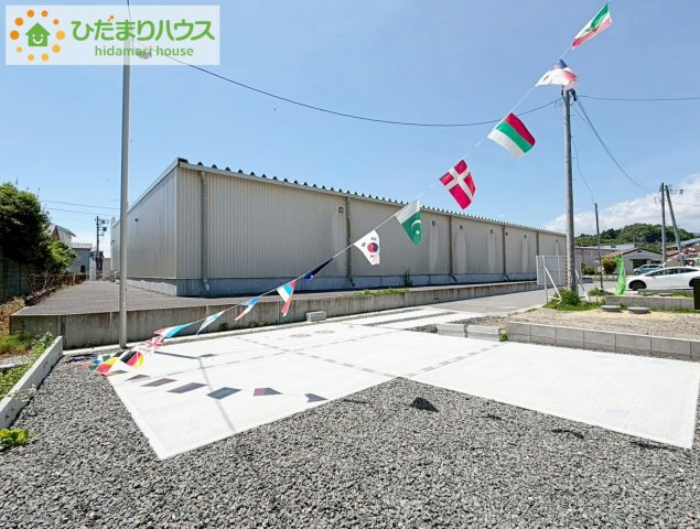 いわき市錦町花ノ井3期　新築戸建　5号棟の駐車場|時間がない時もらくらくと車の出し入れができる並列駐車場を完備！！