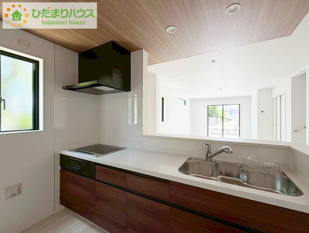 いわき市錦町花ノ井3期　新築戸建　5号棟のキッチン|料理をしながらでも、ご家族との会話を楽しめる対面式キッチン♪