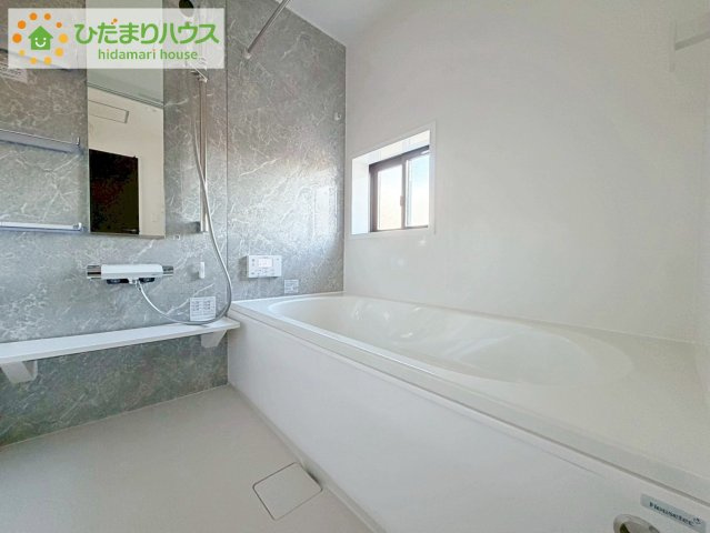 いわき市錦町花ノ井3期　新築戸建　2号棟の浴室|"何歳まで一緒に入ってくれるだろうか・・・。
広いお風呂は、お子様と一緒に入るバスタイムがより楽しくなります。"