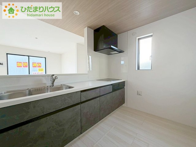 いわき市錦町花ノ井3期　新築戸建　2号棟のキッチン|カウンターは少し高くなってますので、手元が隠れて来客からは見えにくくなってます♪