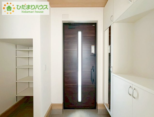 いわき市錦町花ノ井3期　新築戸建　3号棟の玄関|鍵や小物類を置けるスペースが確保できるため、散らかりがちな玄関をすっきりと保てます。