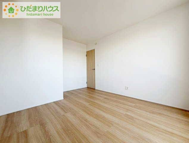 いわき市錦町花ノ井3期　新築戸建　3号棟の寝室|清々しい朝陽が差し込む寝室は、開放感たっぷりで心をリフレッシュしてくれる特別な住空間。家具の配置を自由に楽しむことで、自分だけの快適な居場所を作り出せます！