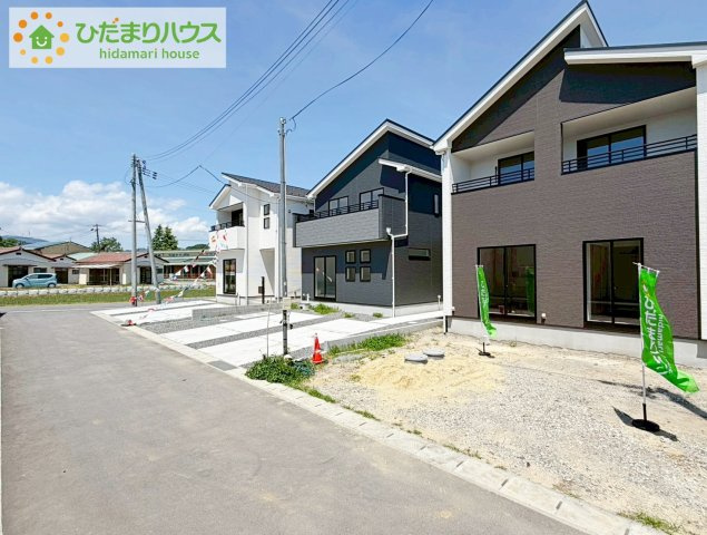 いわき市錦町花ノ井3期　新築戸建　3号棟の前面道路含む現地写真|新しい住まいに集う家族の温かさと陽光の暖かさ、楽しい毎日と明るい未来を予感させる「空間が織り成すひとつ先の住み心地」を演出します。