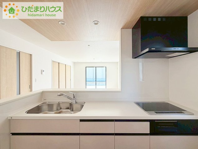 いわき市錦町花ノ井3期　新築戸建　3号棟のキッチン|料理をしながらでも、ご家族との会話を楽しめる対面式キッチン♪