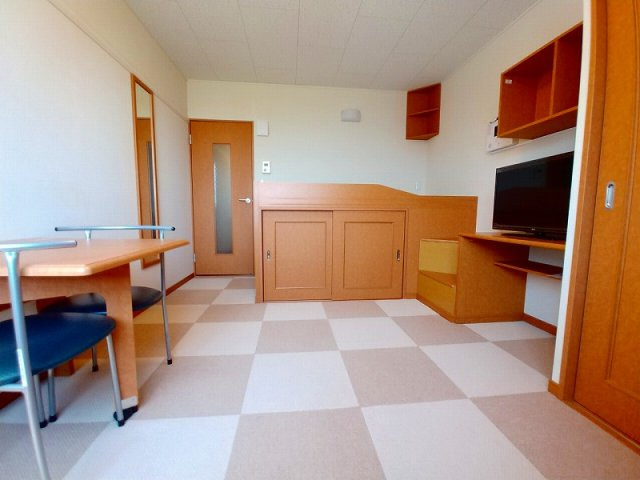 レオパレス河の居間・リビング|居室：2階　カーペット