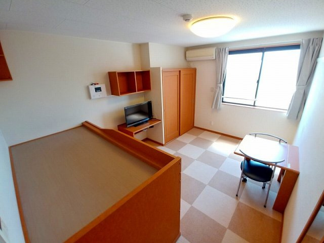 レオパレス河の居間・リビング|居室：2階　カーペット