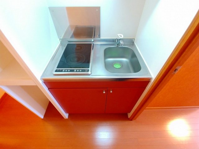 レオパレス河のキッチン|キッチン：2口電気コンロ