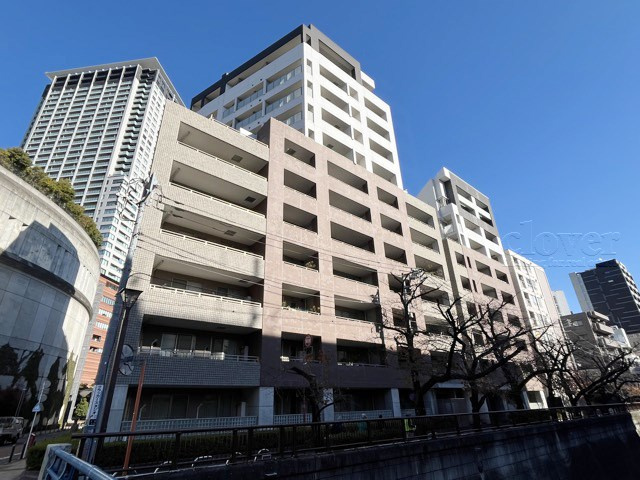 【現況写真】 | クオリア目黒大橋ウエスト | 前面道路と外観の様子です。～即日のご見学可能～　お問合せはお気軽にどうぞ。

