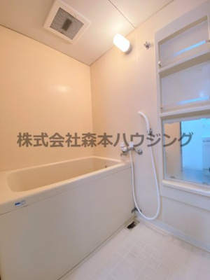 【浴室】 | 　ピュアネスDoi | 落ち着いた空間のお風呂です