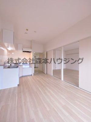 【居間・リビング】 | 　ピュアネスDoi | こちらの居間で趣味の時間をお楽しみください