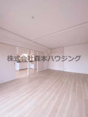 【洋室】 | 　ピュアネスDoi | 広々として使い勝手の良い洋室です