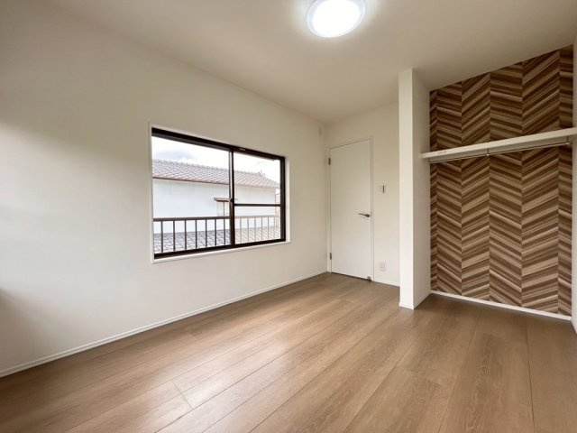 RESET HOUSE－リセットハウス－飯塚市幸袋の洋室|オープンクローゼット付き洋室♪
【飯塚市・リノベーション中古戸建】
