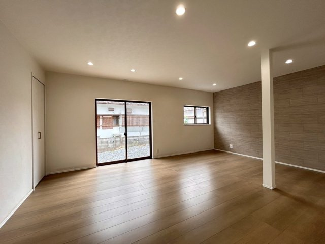 RESET HOUSE－リセットハウス－飯塚市幸袋の居間・リビング|まるで新築のように生まれ変わった室内♪
【飯塚市・リノベーション中古戸建】