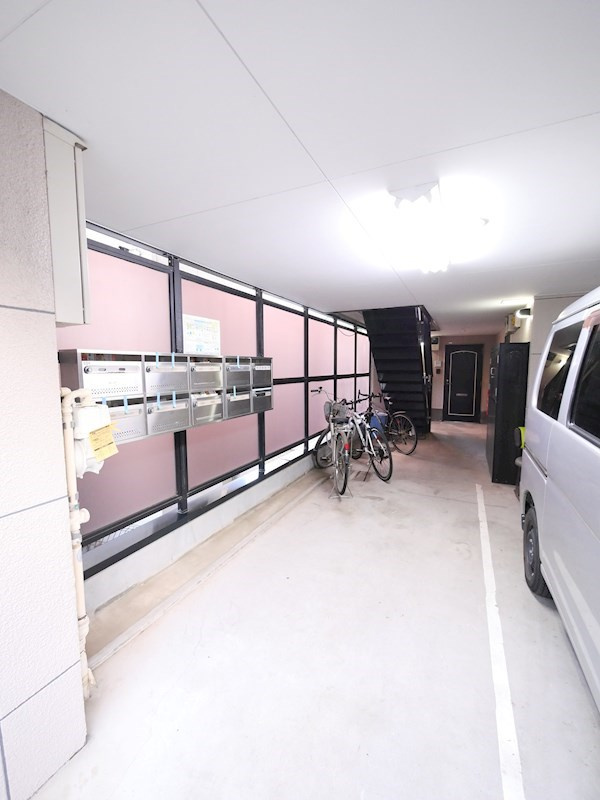 北区赤羽西１丁目の賃貸マンションのロビー