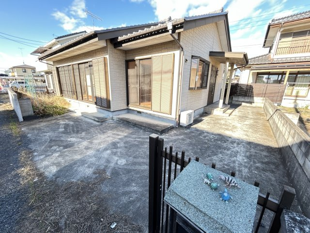 下野市石橋　中古戸建の外観|〇外観〇
まずは『資料請求』から♪ぜひ、お気軽にお問い合わせください（＾＾）
2025年12月撮影