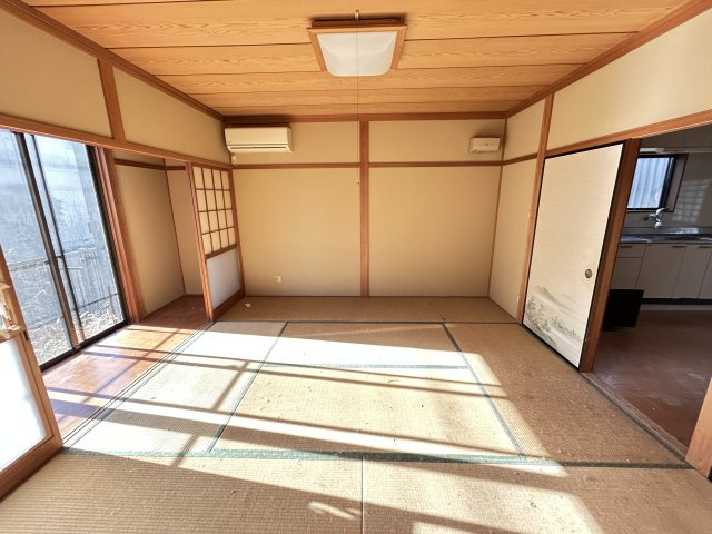 下野市石橋　中古戸建の和室|〇和室〇
キッチンと繋がる広々和室♪
2025年12月撮影