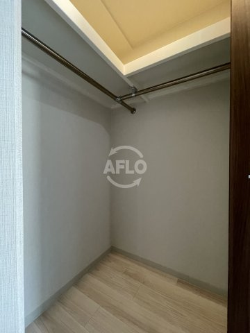 ミラージュパレス難波幸町の収納|ミラージュパレス難波幸町　ウォークインクローゼット